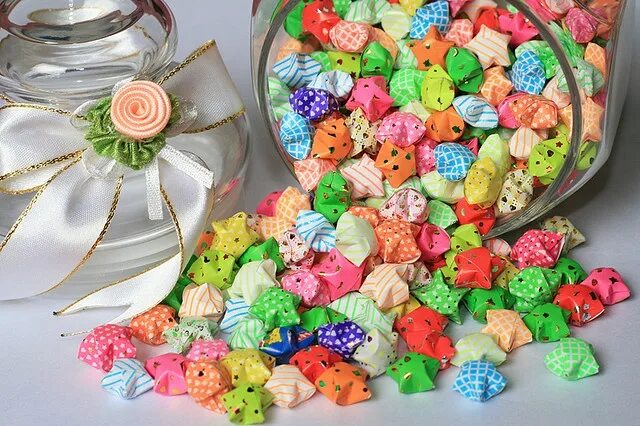 Поделки для девочек фото Lucky Paper Stars Origami star paper, Origami lucky star, Paper stars