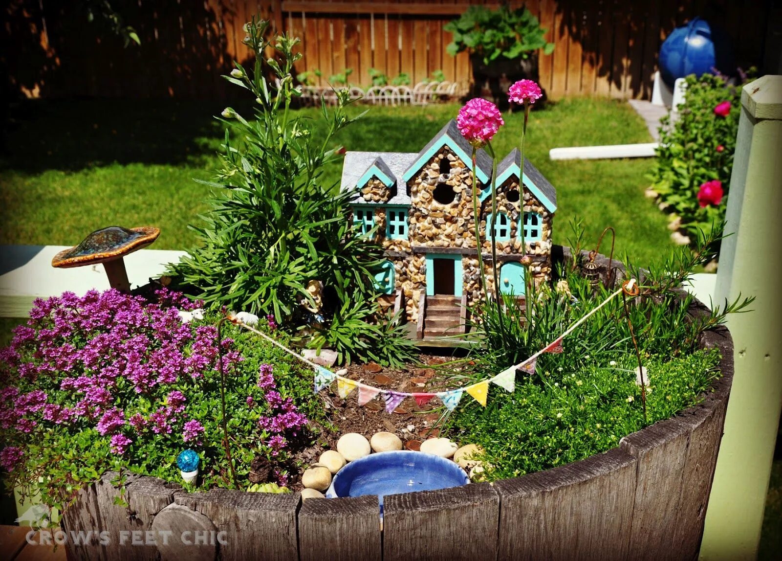 Поделки для дома и дачи своими руками Crow's Feet Chic: Better Gnomes and Fairy Gardens Fairy garden designs, Garden d