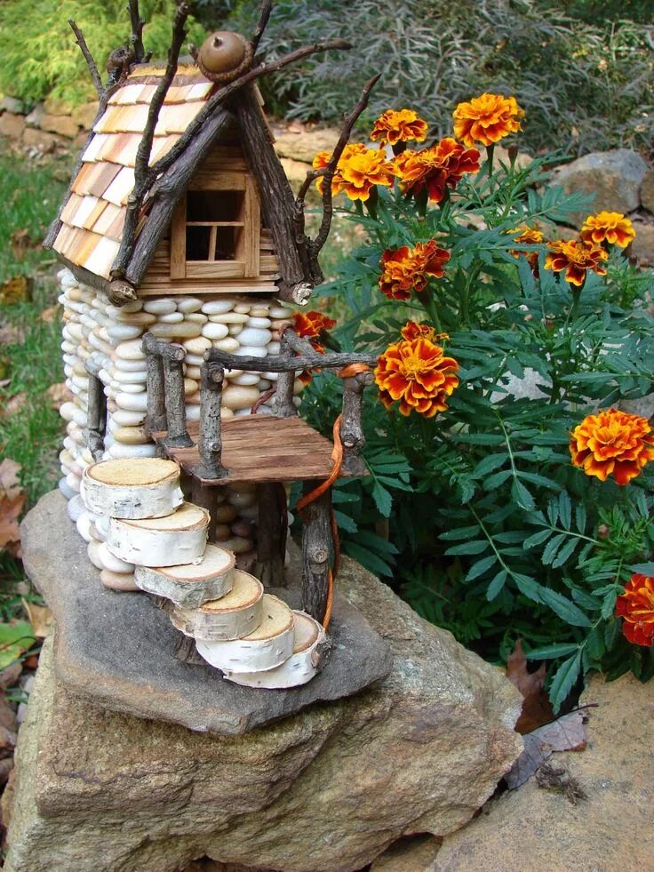 Поделки для дома и дачи своими руками Beach Pebble Stacked Stone Fairy House Jardín de hadas diy, Casas en los árboles