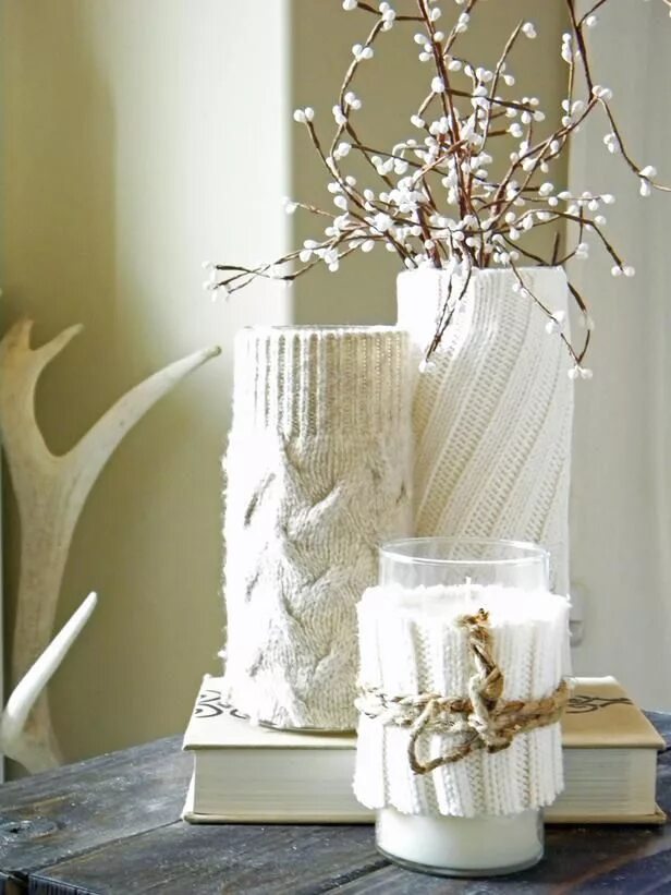 Поделки для интерьера своими руками фото 16 Ways to Decorate With an Old Sweater : Rustic winter decor, Winter decor, Can