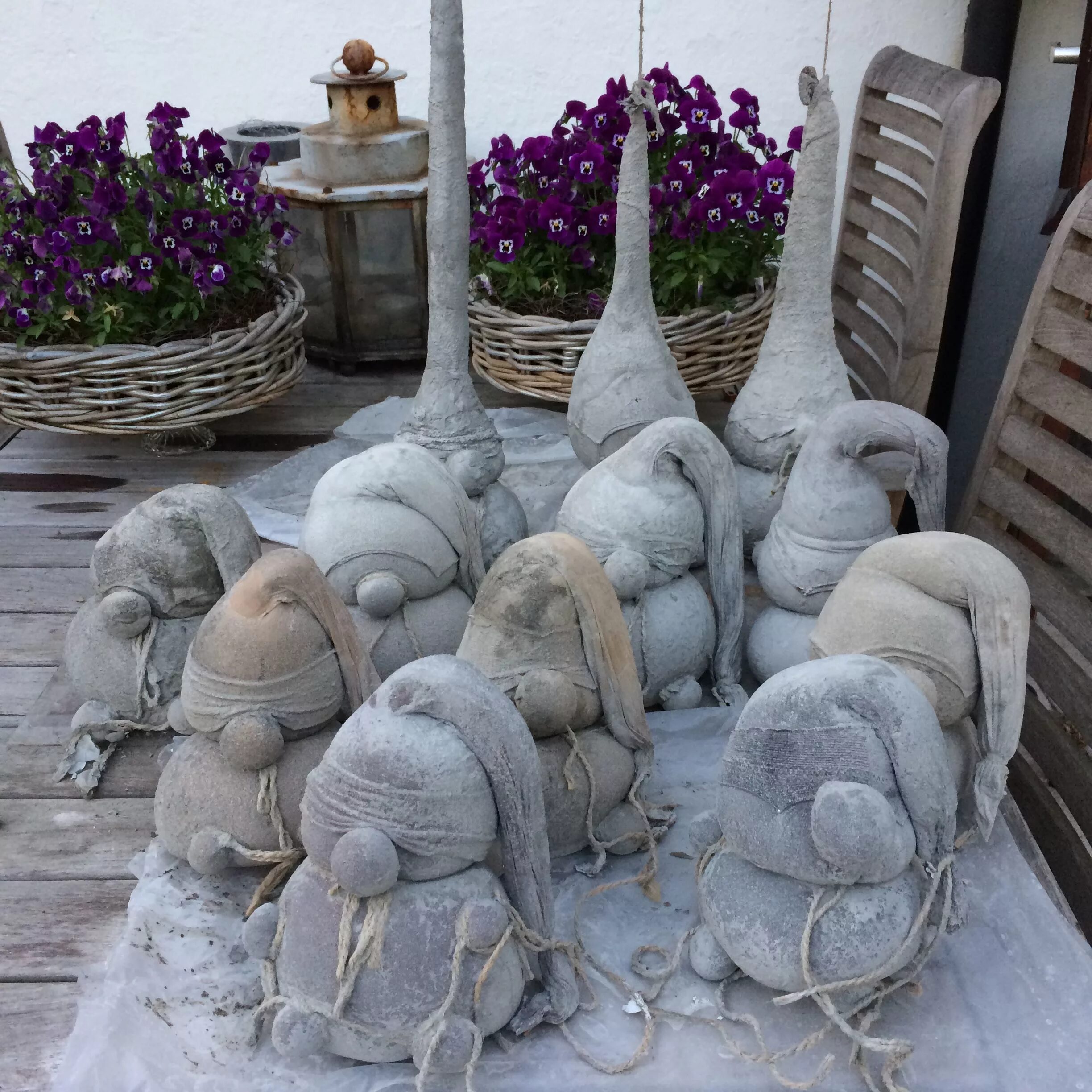Поделки для сада из цемента фото Pin by Kara Roberts on Concrete diy Concrete garden ornaments, Cement crafts, Ga