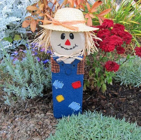Поделки для сада своими руками фото scarecrow images Scarecrow Craft from Garden Edging Block " Brown Eyed Rose