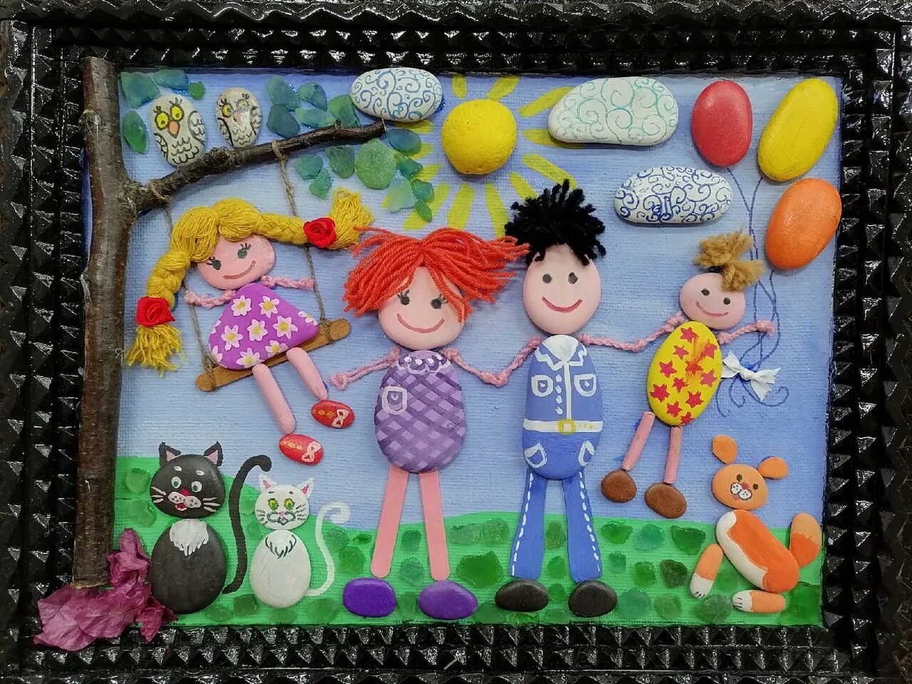 Поделки фото семья Поделка из природных материалов (панно из гальки) "Семья"