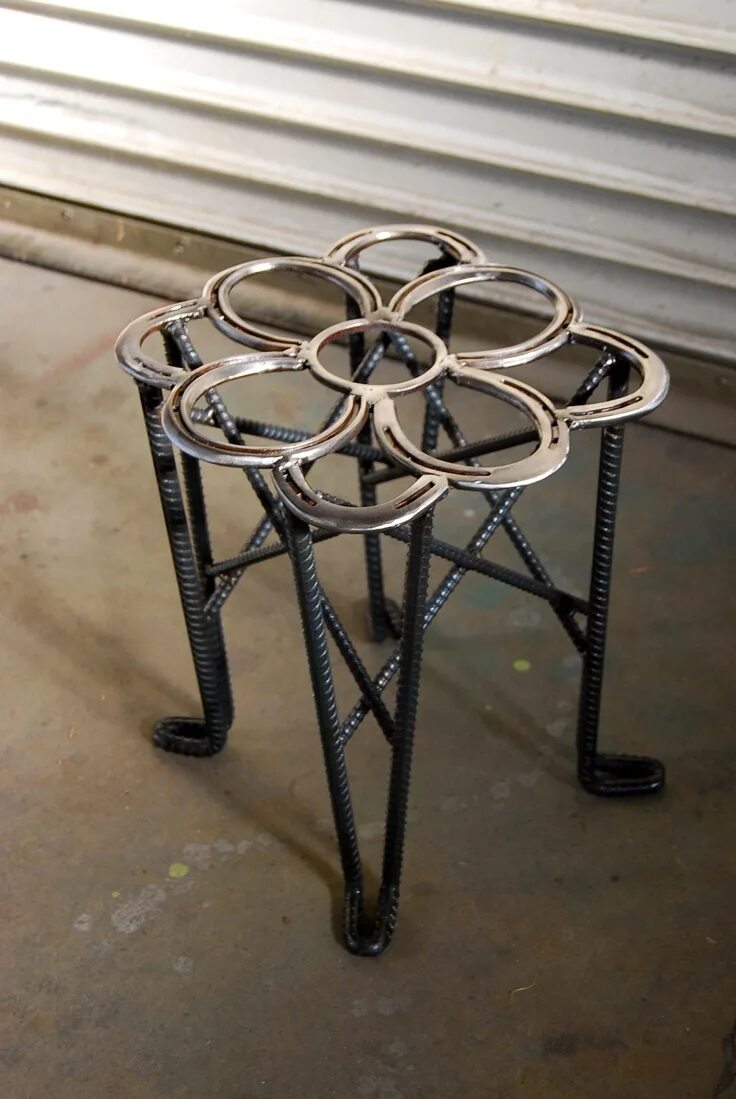 Поделки из арматуры фото Augie made this welder's stool out of used horseshoes and rebar. Welding crafts,