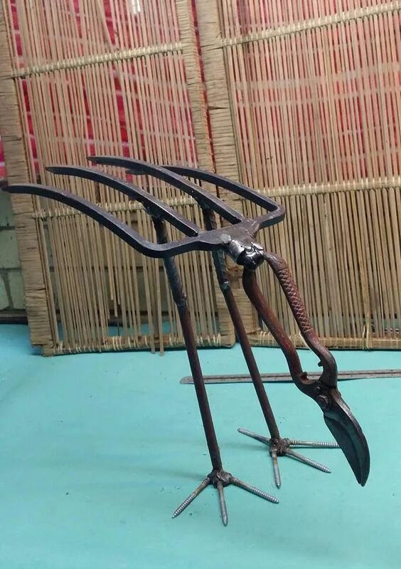 Поделки из арматуры фото Pin en Oud Ijzerbak Esculturas de metal, Arte de patio de metal, Escultura de ac