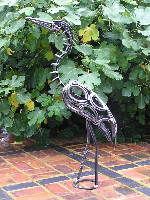 Поделки из арматуры фото Tom Hill Sculpture Metal garden art, Metal yard art, Welding art projects