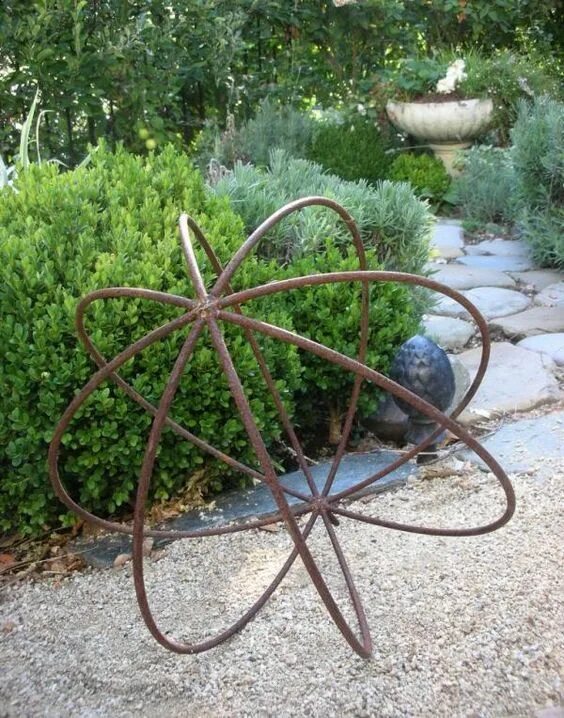 Поделки из арматуры фото 19 Creative DIY Rusted Metal Projects To Beautify Your Yard Metal garden art, Me