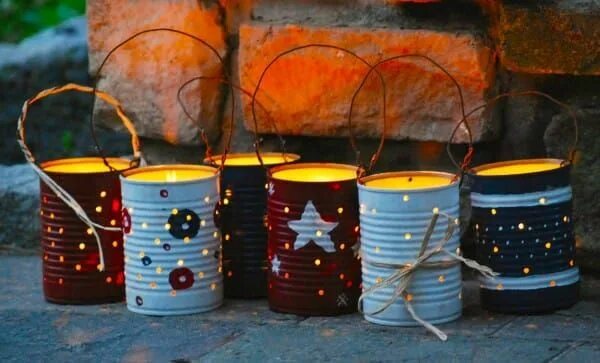 Поделки из банок фото She Soaks Old Tin Cans For An Incredible Holiday Craft in 2024 Tin can lanterns,