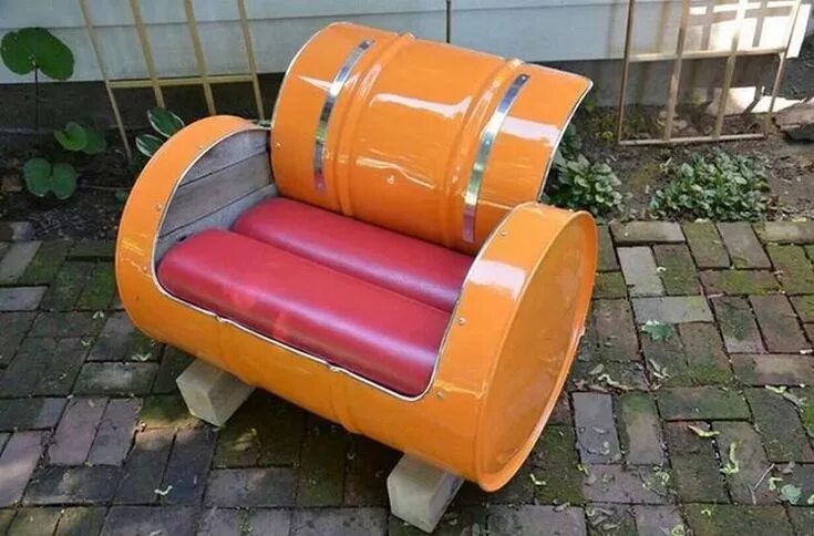 Поделки из бочки фото Фото галерея: кровать из бочки (10 фото) Metal drum, Barrel furniture, Drum chai