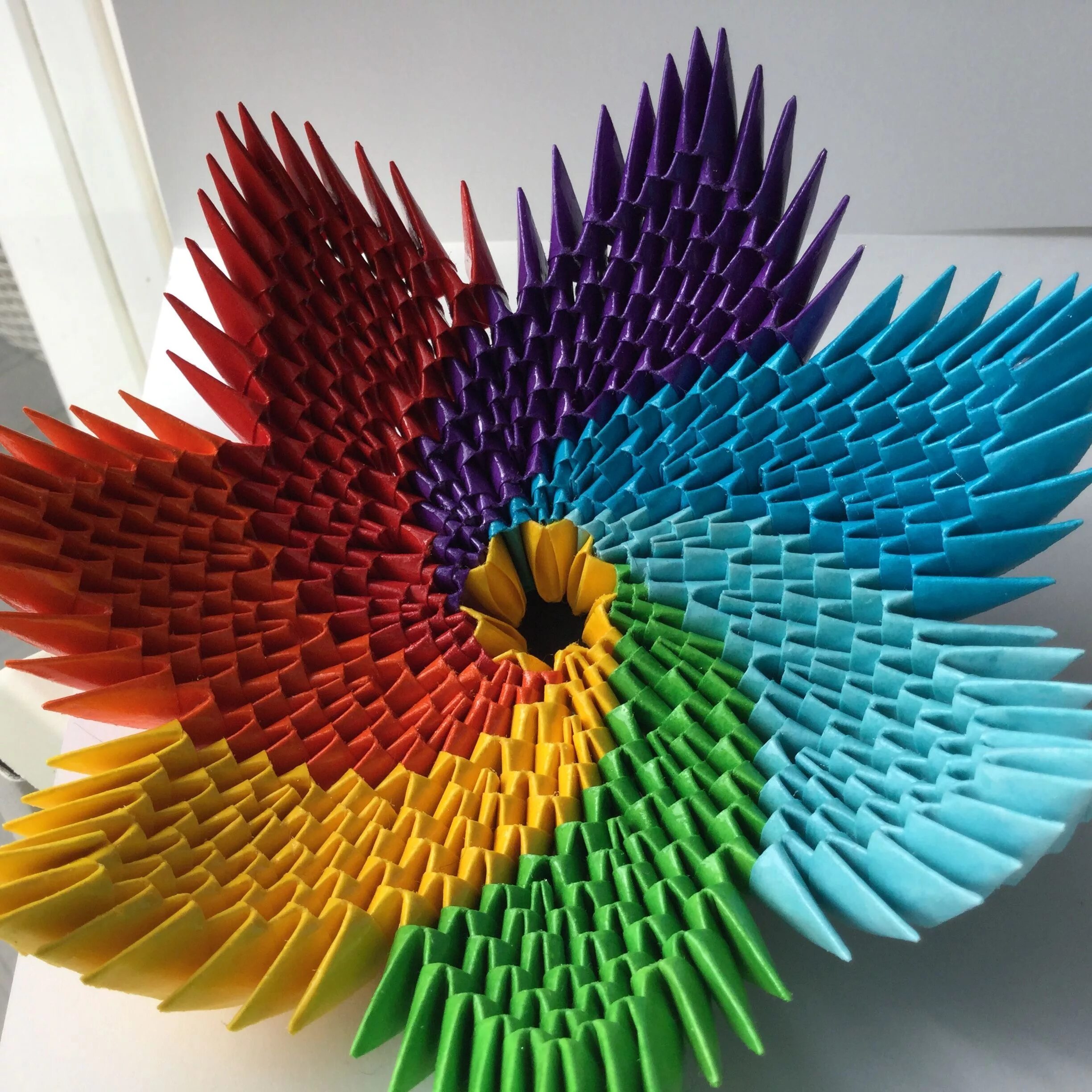 Поделки из бумаги фото Rainbow bowl CREA ... someday I want to learn how these work! Origami paper art,