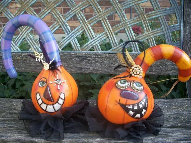 Поделки из бутылочной тыквы своими руками фото A Couple Of New Gourds for Halloween Painted gourds, Hand painted gourds, Hallow