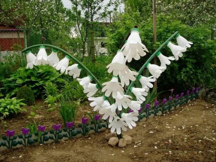 Поделки из бутылок для дачи фото Новыйl Создаем садовые фигуры своими руками. Простые и интересные идеи из подруч