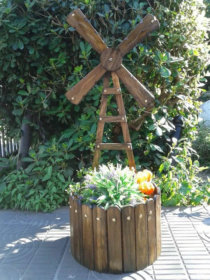 Поделки из дерева для огорода фото Porta Macetas Molino Y Aljibe Macetero De Madera Decoracion Macetas de jardín de