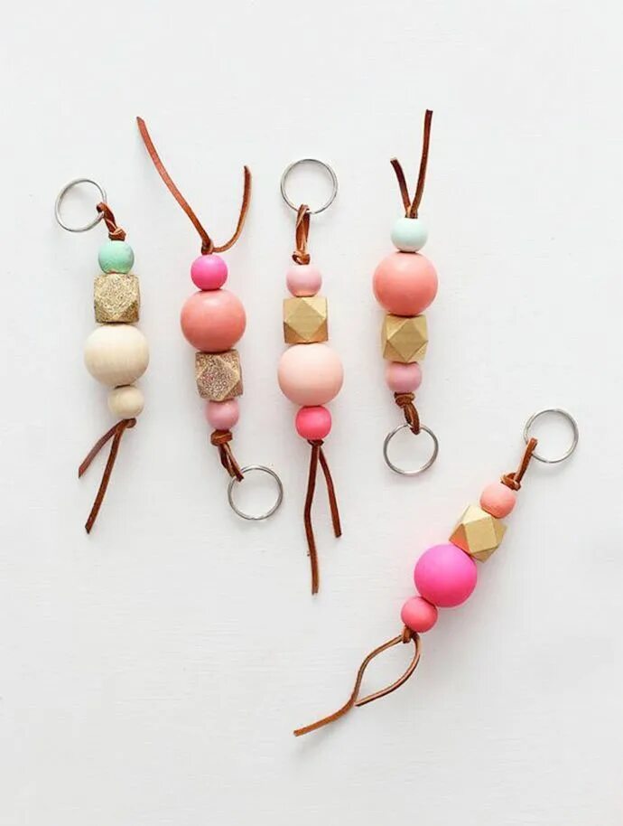 Поделки из деревянных бусин своими руками фото 6 Fun Projects To Make With Wooden Beads Handmade charlotte, Wooden beads, Bead 