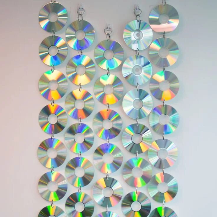 Поделки из дисков своими руками фото Wish you had a disco ball for your 80s party? No worries, you can make your own 