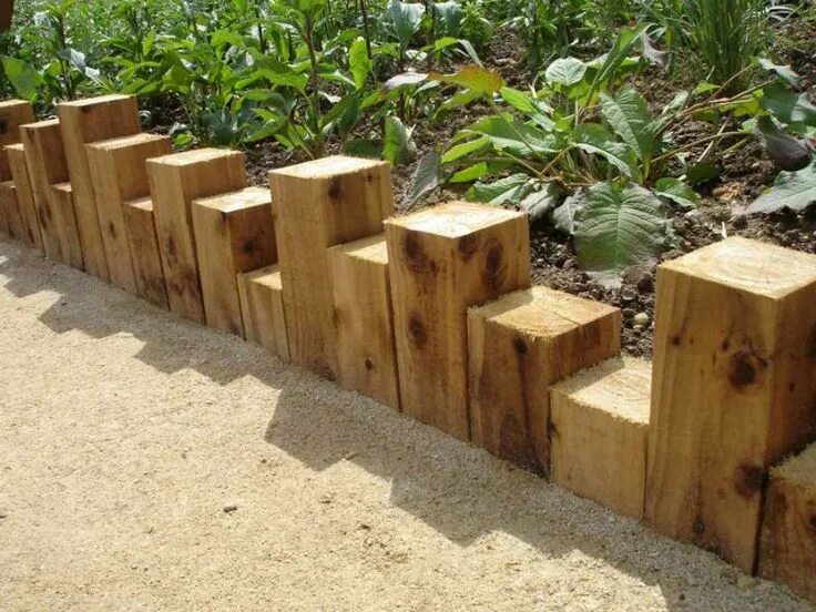 Поделки из досок фото Butterfly World's railway sleepers Ограда сада, Идеи для садового дизайна, Озеле
