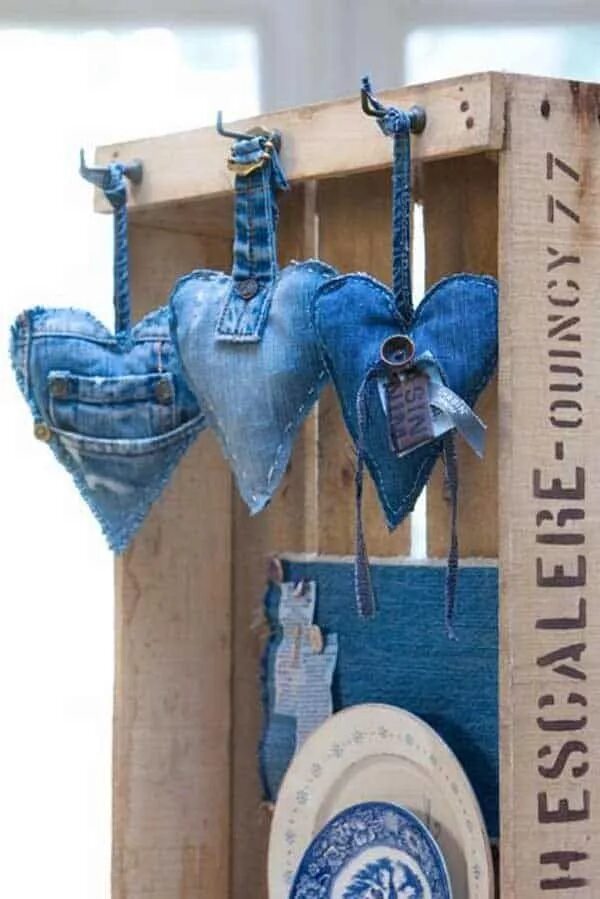 Поделки из джинсов своими руками фото 25 Unusual Cool Ways To Upcycle Old Denim Into DIY Projects Kotlar, Kids crafts,
