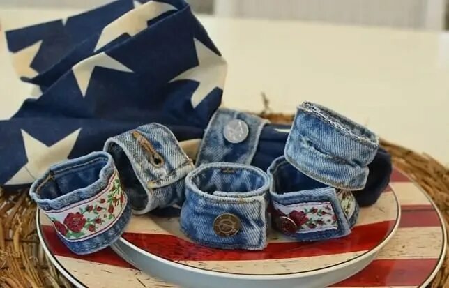 Поделки из джинсы фото Don't Toss Your Old Jeans. Here Are 35+ Fun And Creative Crafts You Do With Them