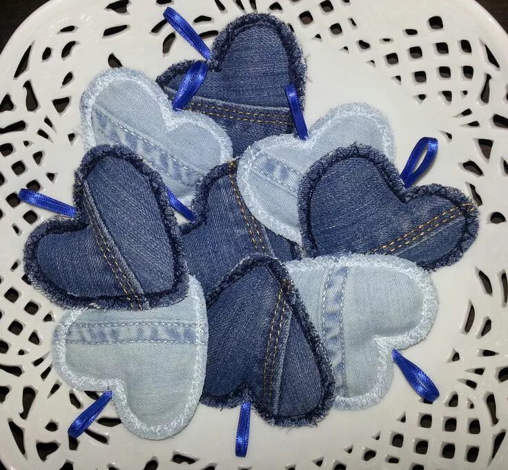 Поделки из джинсы фото #Herzen aus #Jeans, perfekt zum #Verschenken. #DIY #Valentinstag ♥ stylefruits I
