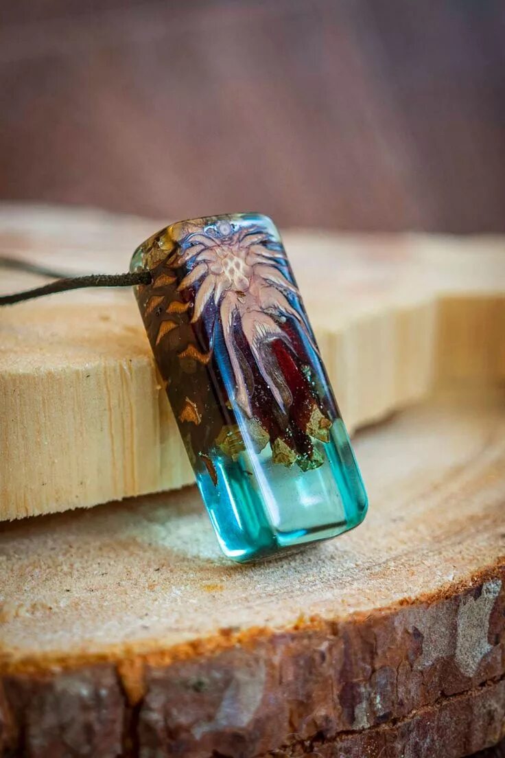 Поделки из эпоксидной смолы своими руками фото Traumhafte Anhänger mit Naturmaterialien Resin diy, Wood resin jewelry, Resin je
