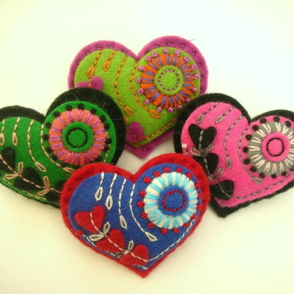 Поделки из фетра фото Flickriver: APPLIQUE-designedbyjane's photos tagged with felt Felt hearts, Felt 