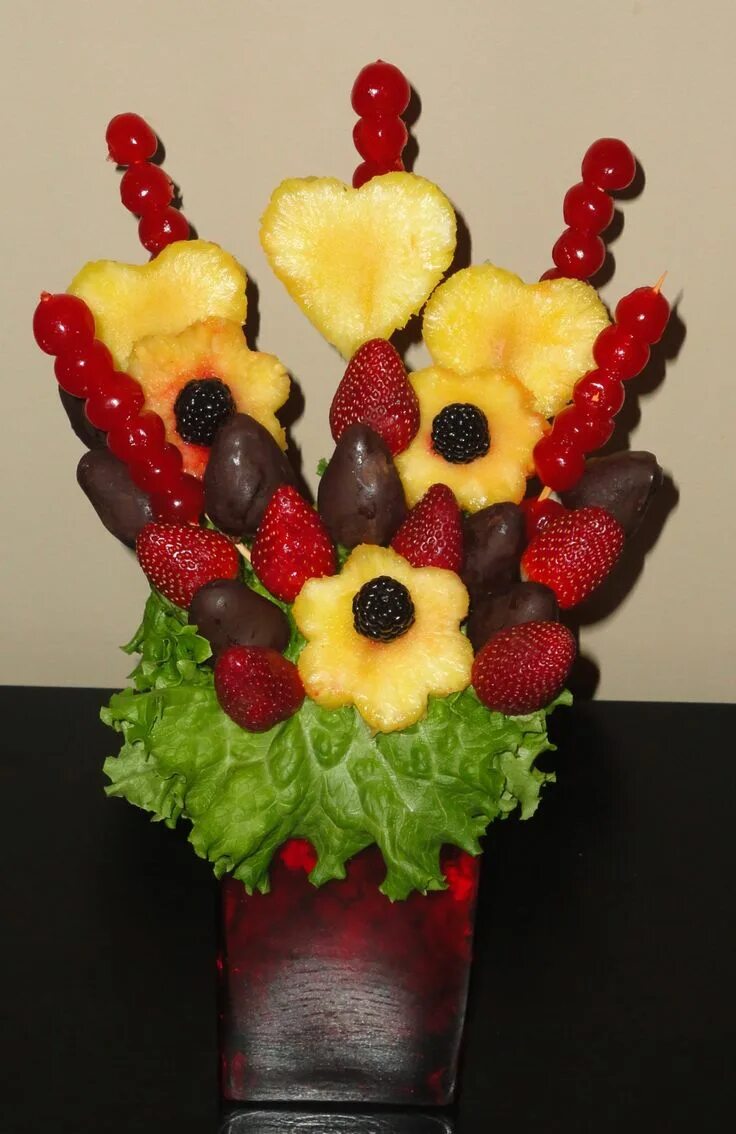 Поделки из фруктов фото Edible fruit centerpiece arrangement Edible fruit arrangements, Fruit, Fruit arr