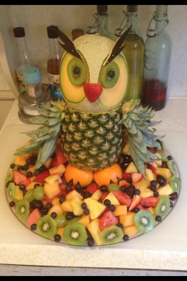Поделки из фруктов фото bridal shower fruit trays Via Jimmy Cotton Fruit creations, Food crafts, Food di