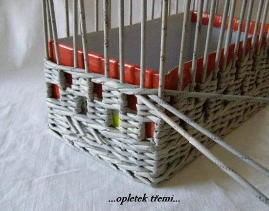 Поделки из газетных трубочек фото Wonderful DIY Unique Storage Basket From Old Newspaper Storage baskets diy, Diy 