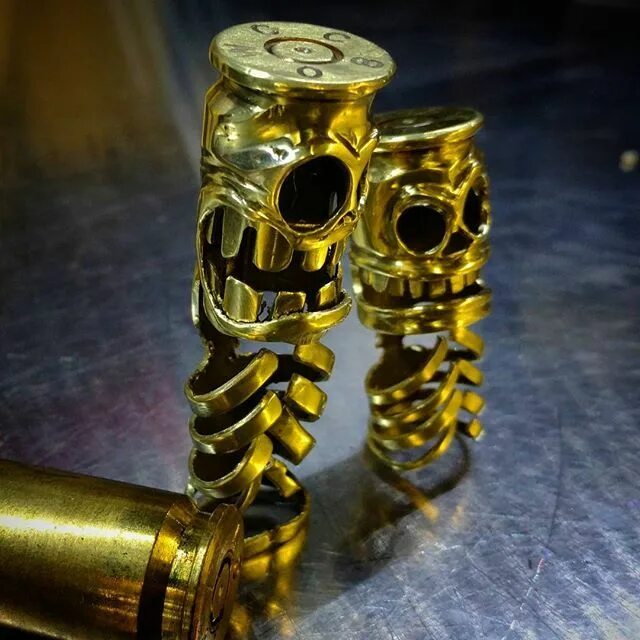 Поделки из гильз фото Burnt Brass Bullet crafts, Scrap metal art, Bullet art