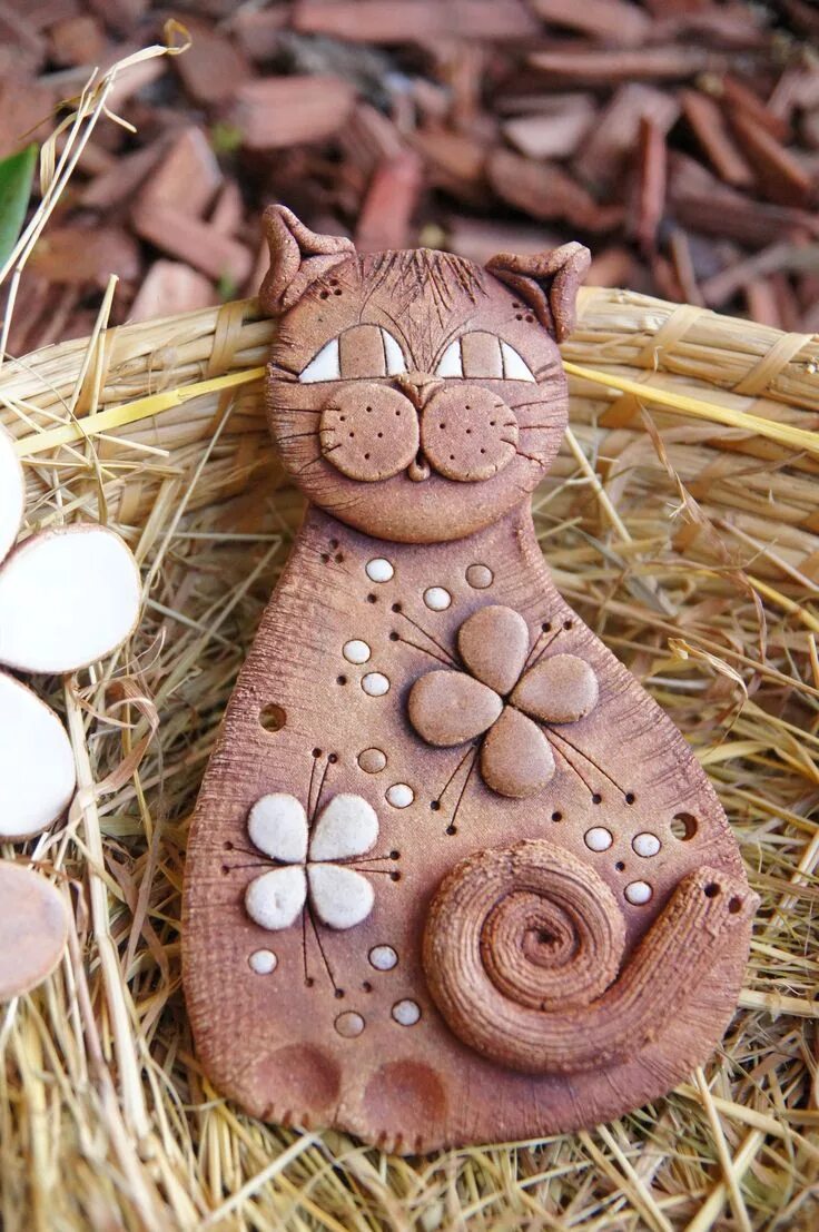 Поделки из глины своими руками фото Kočka - kachle II. Pottery animals, Clay crafts, Polymer clay crafts