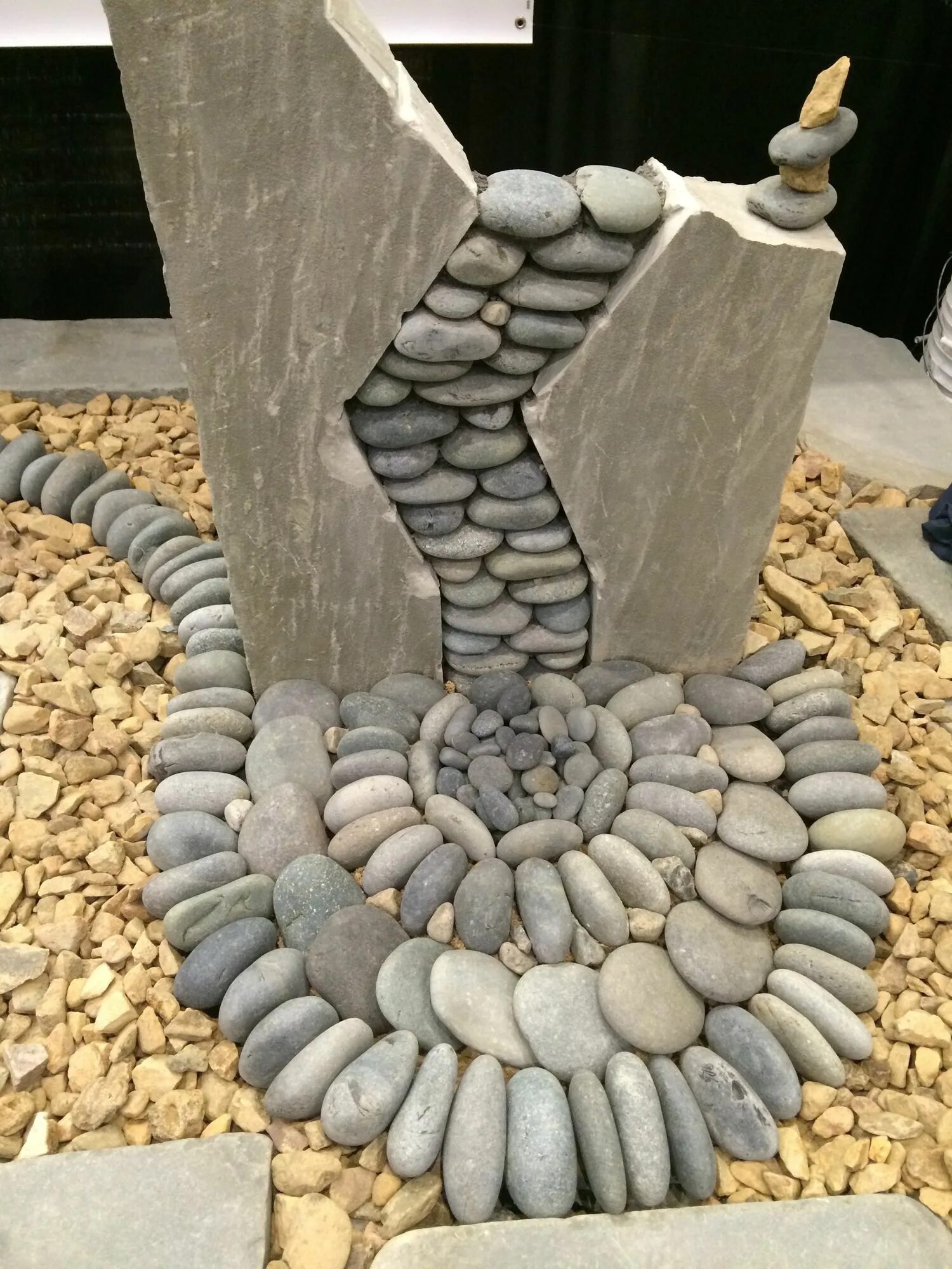 Поделки из камня для сада фото Pin by Mervyn Paine on Stone projectects Garden stones, Stone, Mosaic garden art