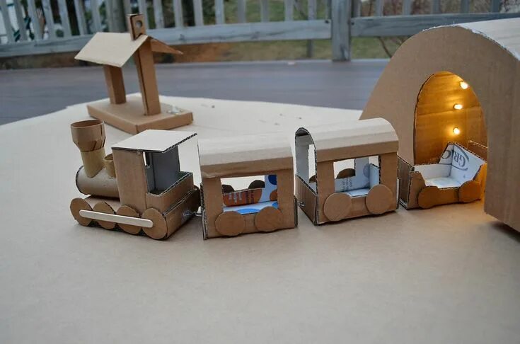 Поделки из картона фото ikat bag: December 2011 Cardboard train, Cardboard crafts, Upcycled cardboard
