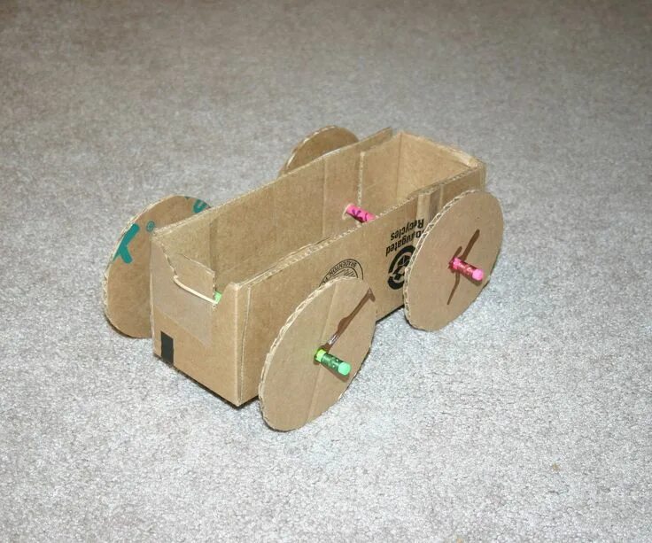 Поделки из картона своими руками фото Rubber Band Powered Cardboard Car Cardboard car, Rubber band car, Wooden toy car