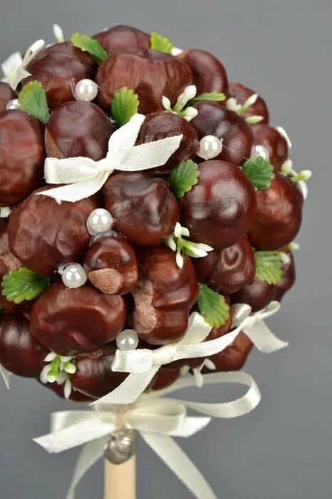 Поделки из каштанов для детей фото Pin by Rina Radzivill on ДЕТСКОЕ. поделки Fruit, Vegetables, Grapes
