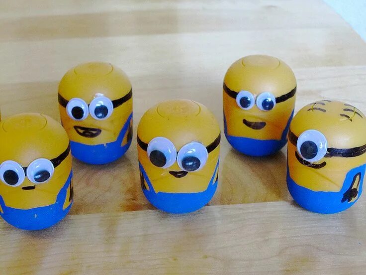 Поделки из киндер яиц своими руками фото Craft Idea: Make Minions from Kinder Surprise Containers