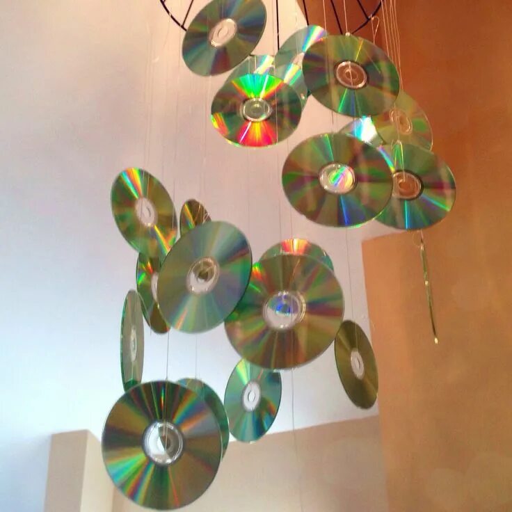 Поделки из компакт дисков своими руками фото Rock Band Party: CD mobile. My sister made this out of blank CD's, fishing line,