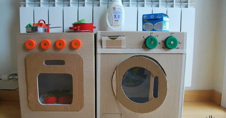 Поделки из коробок фото Cocinita de cartón Cardboard kitchen, Cardboard toys, Diy play kitchen