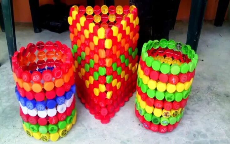 Поделки из крышек своими руками фото Fai Da Te e riciclo creativo con i tappi di plastica Bottiglie di plastica ricic