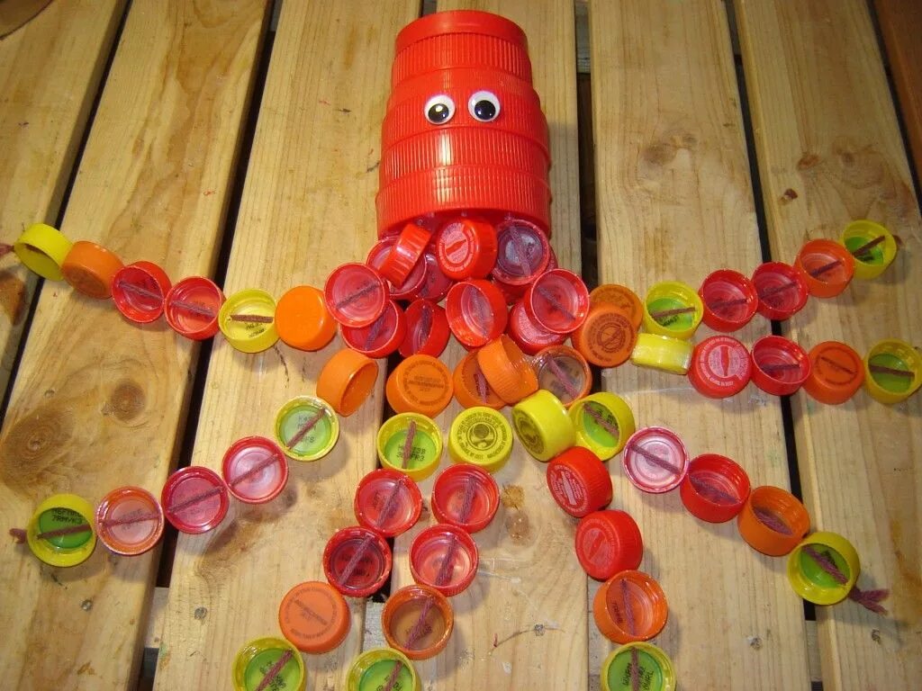 Поделки из крышек своими руками фото plastic cap crafts kids Plastic cap octopus or squid Recycled art projects, Bott