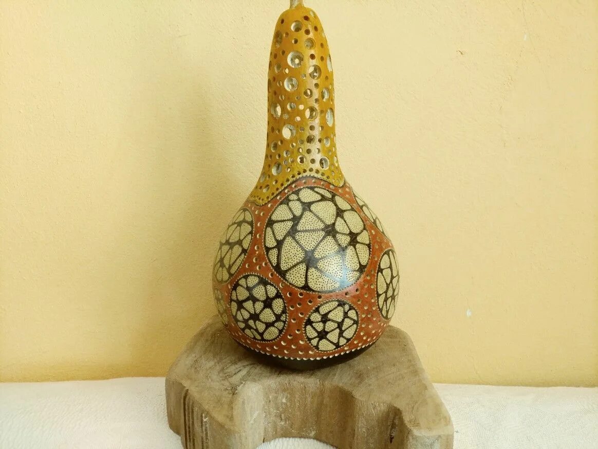 Поделки из лагенарии фото Designed by gourdlampsshop..you can order this gorgeous gourd lamp by sending an