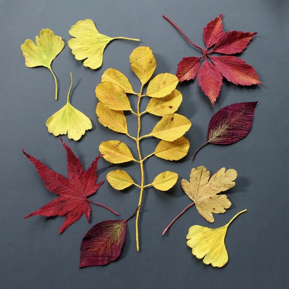 Поделки из листья фото Life-like paper insects painstakingly made from fine crepe paper Autumn leaves c