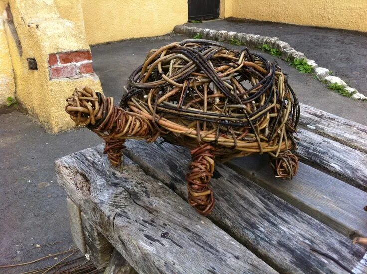 Поделки из лозы фото willow sculpture - Google Search Willow weaving, Sculpture, Twig art