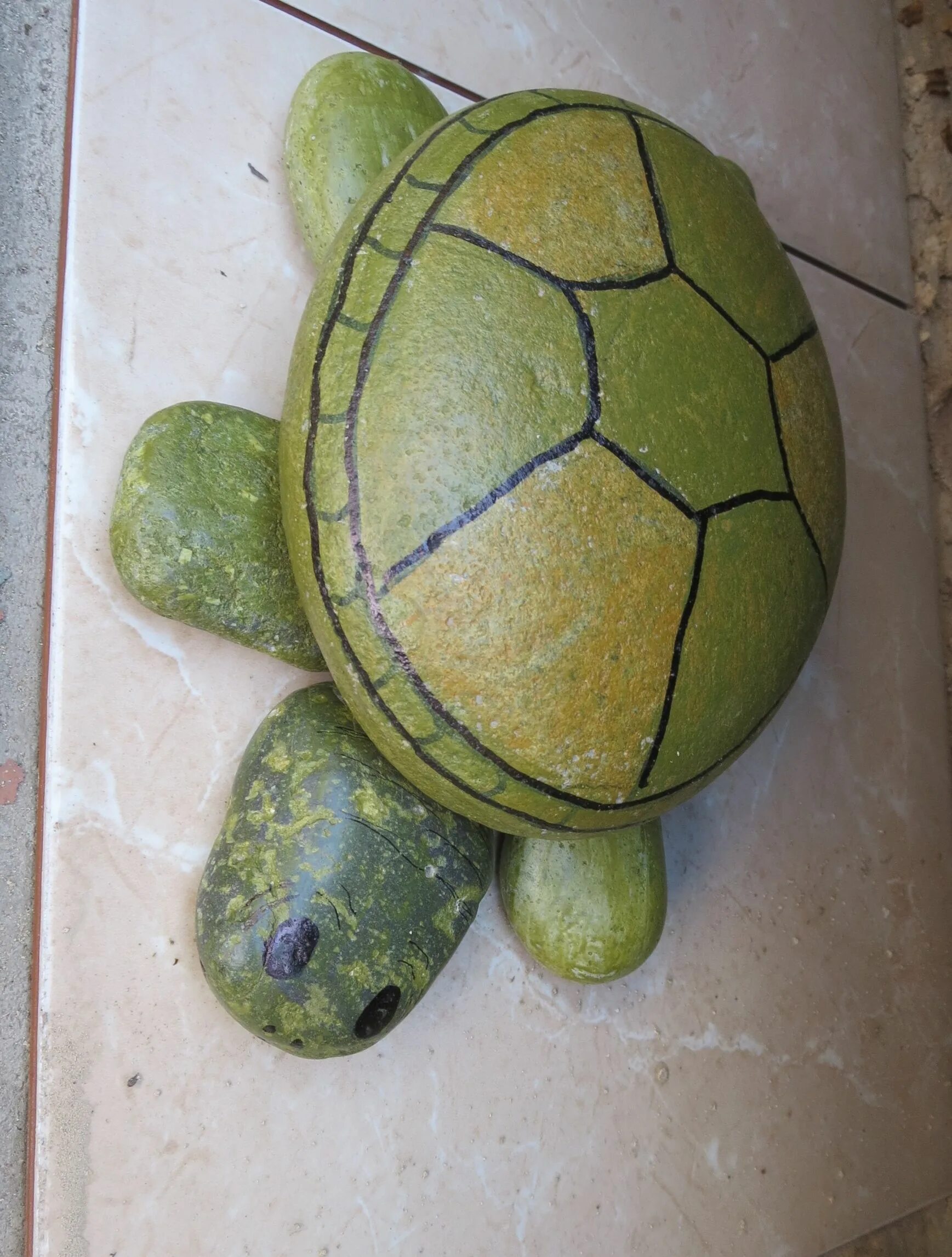 Поделки из мелких камушков черепаха фото tortuguita de piedras para decorar el jardin Tortugas pintadas, Flores de piedra