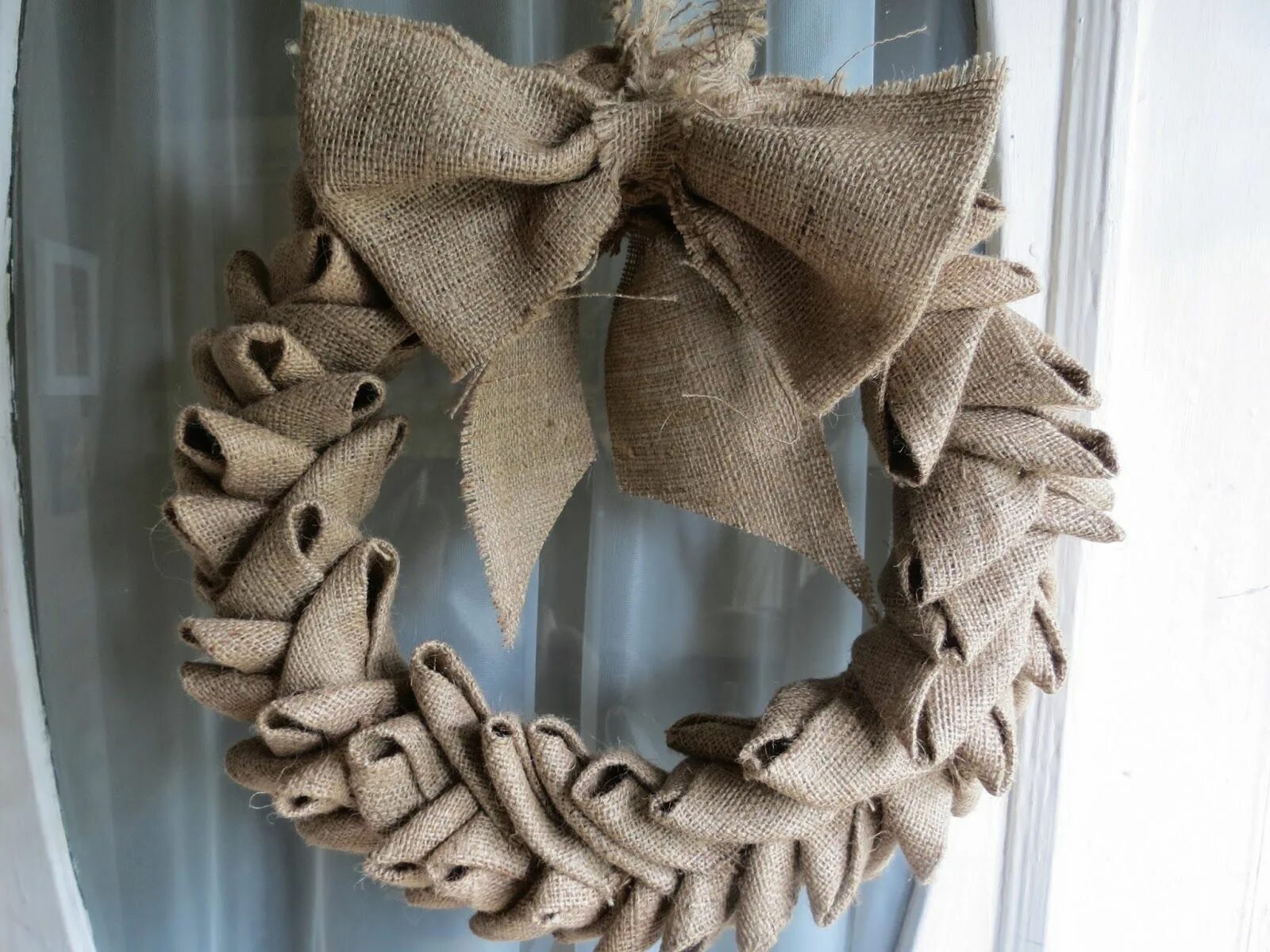 Поделки из мешковины своими руками фото curtain ideas for country cottage windows - Google Search Burlap wreath, Burlap,