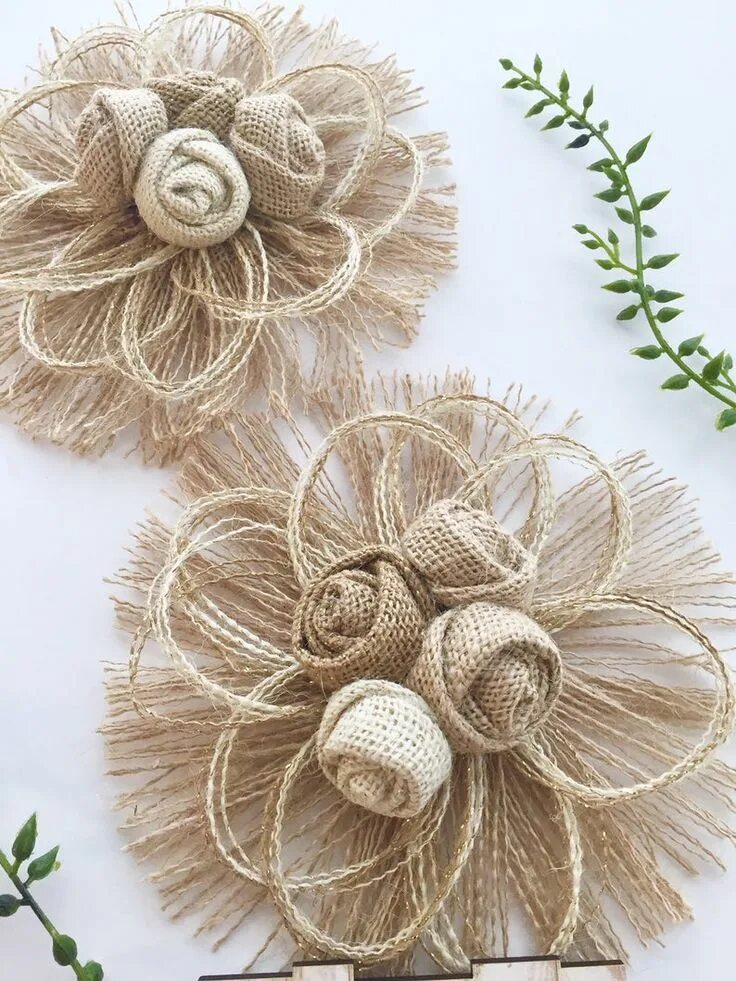 Поделки из мешковины своими руками фото Cet article n'est pas disponible - Etsy Burlap flowers, Twine flowers, Fabric fl
