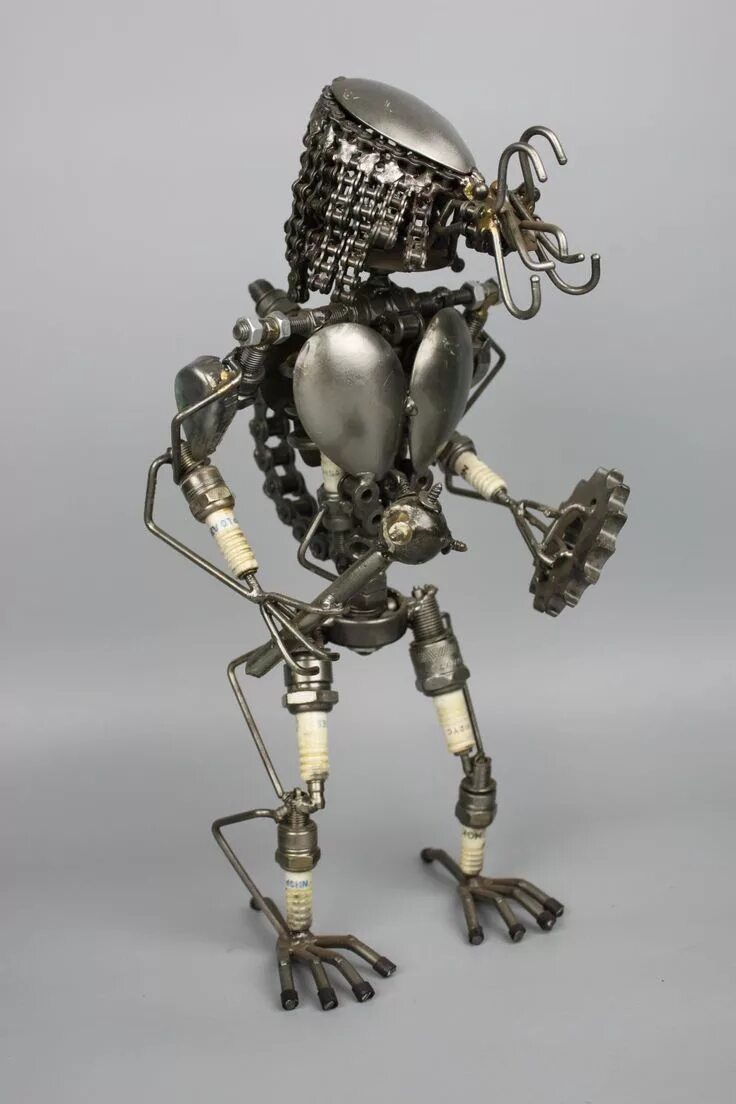 Поделки из металла фото Metal model is made from scrap/recycled metal and auto parts. This model is 100%