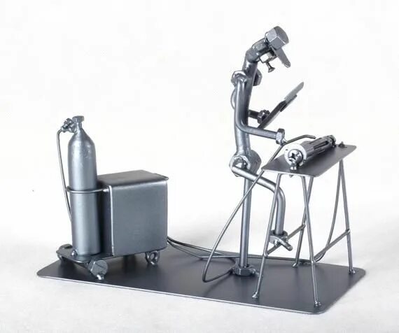 Поделки из металла сваркой фото Welder gift nuts and bolts metal sculpture male vs female Metal sculpture, Metal