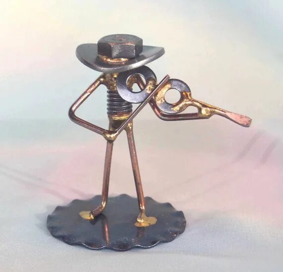 Поделки из металла своими руками сварка фото WELDED NUT and BOLT COWBOY FIDDLER MUSICIAN I have 2 Cowboy Fiddlers. They were 