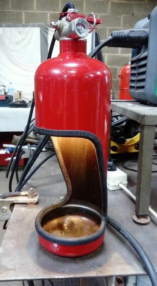 Поделки из огнетушителя своими руками фото Small table lamp, made with a pickled extinguisher Faroles rústicos, Extintor de