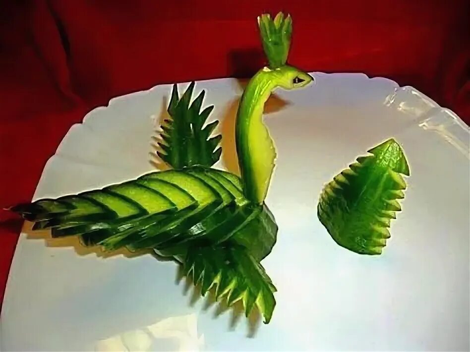 Поделки из огурцов фото Птица из огурчика! Украшения из огурца! Decoration of Cucumber. Carving Cucumber